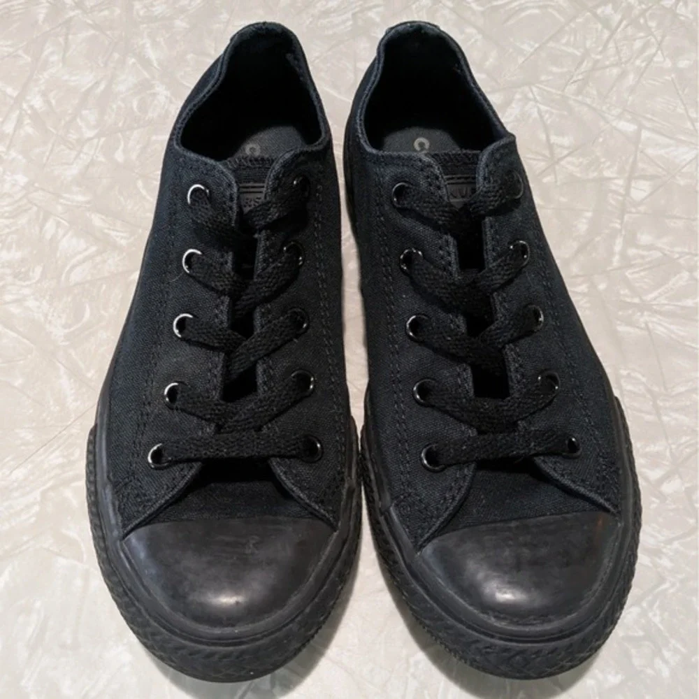 Converse Chuck Taylor All Star‎ Low Top Triple Black Youth Shoes Size 2.5Y